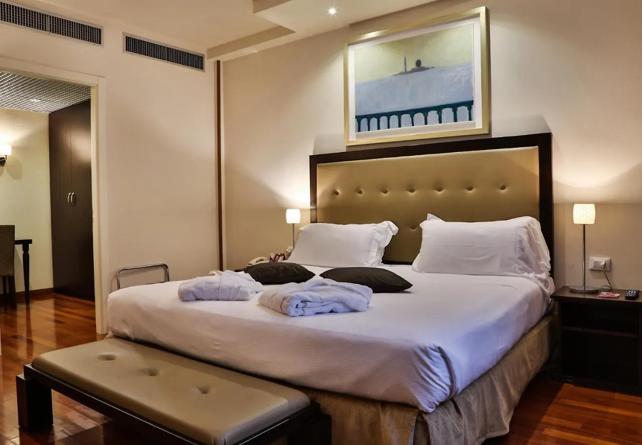 Crowne Plaza Venice East By Ihg Quarto dʼAltino Hotel
